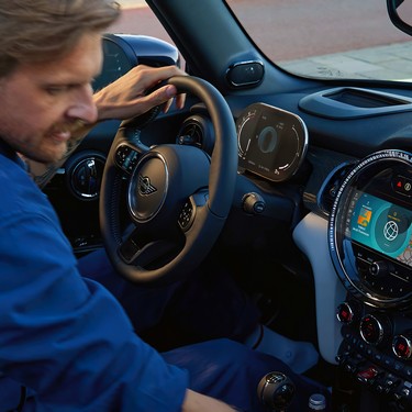 БАГАТОФУНКЦІОНАЛЬНИЙ ПРИЛАДОВИЙ ДІСПЛЕЙ.