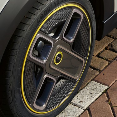 17-ДЮЙМОВІ ДВОКОЛІРНІ ДИСКИ POWER SPOKE.