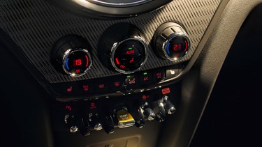 АКЦЕНТИ В КОЛЬОРІ ENERGETIC YELLOW.