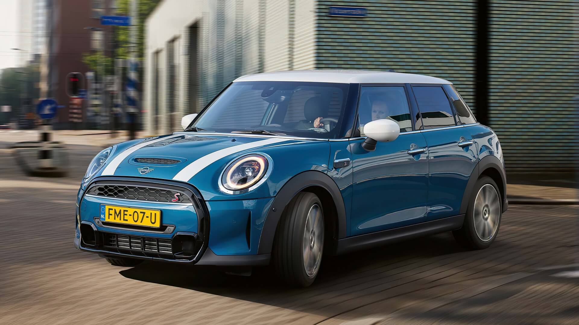 БІЛЬШЕ ПОВОРОТІВ.